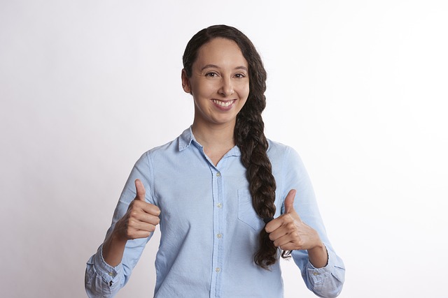 A woman shows two thumbs up
